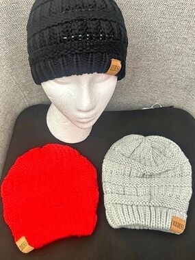 REdessKnit Beanie Hat 3-Piece Set in Black, Red & Gray